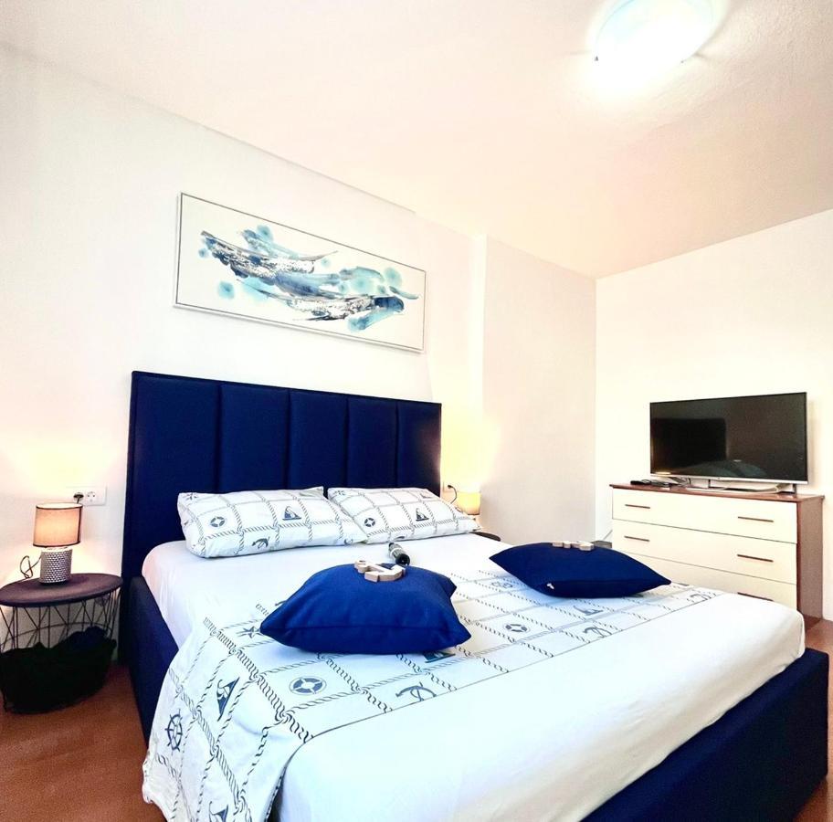 Luana Lux Apartment Pula Bagian luar foto
