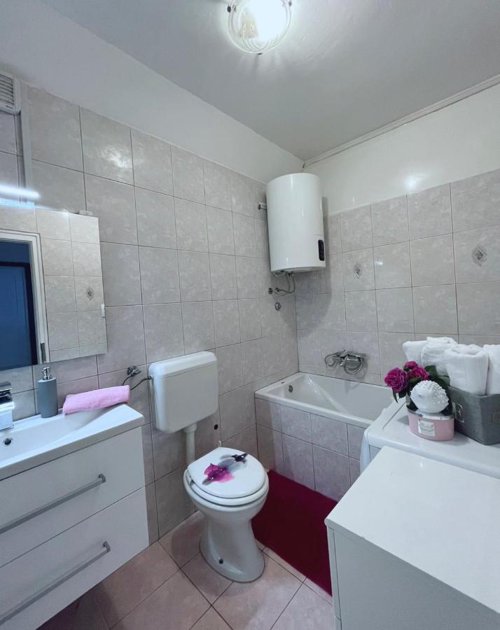 Luana Lux Apartment Pula Bagian luar foto